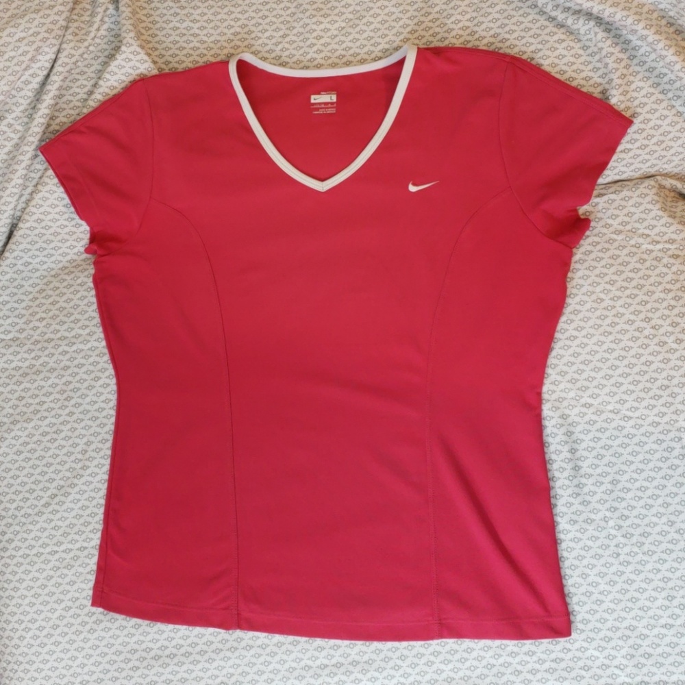 Nike womens stretchy FIT DRY tee